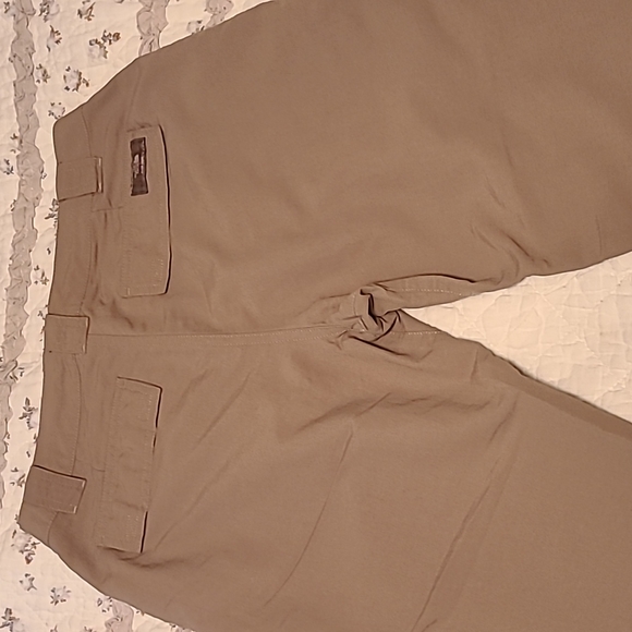 The North Face capris - Picture 4 of 5